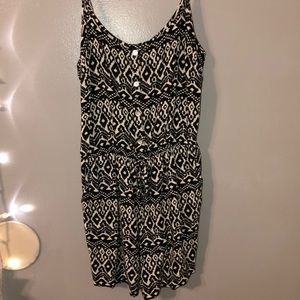 Black & white patterned romper **WITH POCKETS**